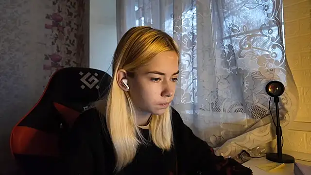 Snapshot of Witching_Moon chatting on 11-11-25, 07:52 Witching Moon online show from 11-11-25, 07:52