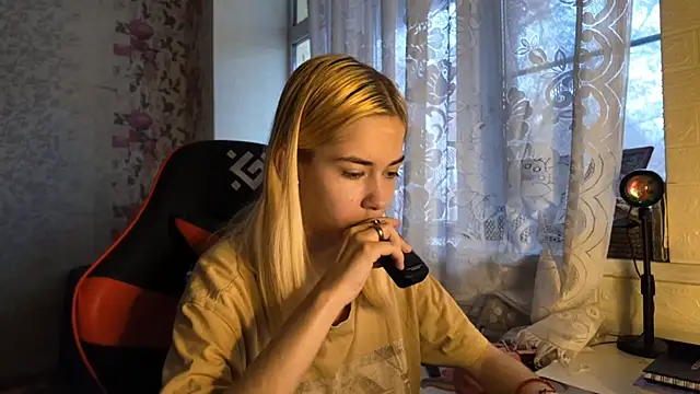 Snapshot of Witching_Moon chatting on 11-12-25, 07:31 Witching Moon online show from 11-12-25, 07:31