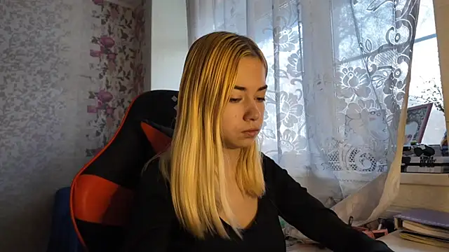 Snapshot of Witching_Moon chatting on 11-14-25, 07:40 Witching Moon online show from 11-14-25, 07:40