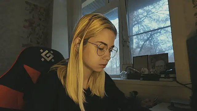 Snapshot of Witching_Moon chatting on 11-22-25, 08:02 Witching Moon online show from 11-22-25, 08:02