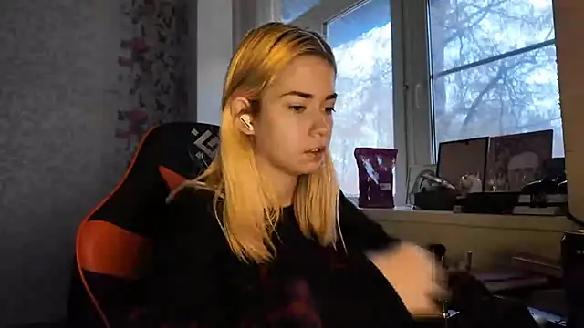 Snapshot of Witching_Moon chatting on 11-24-25, 07:30 Witching Moon online show from 11-24-25, 07:30