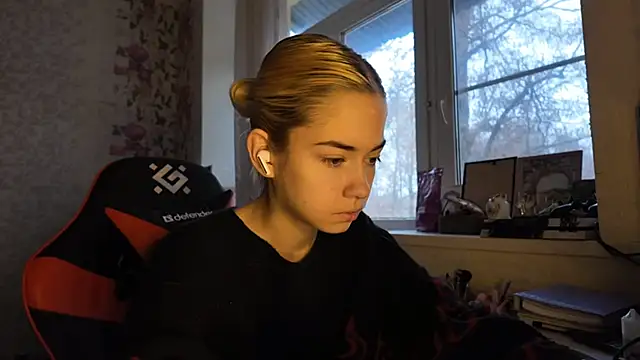 Snapshot of Witching_Moon chatting on 11-26-25, 08:26 Witching Moon online show from 11-26-25, 08:26