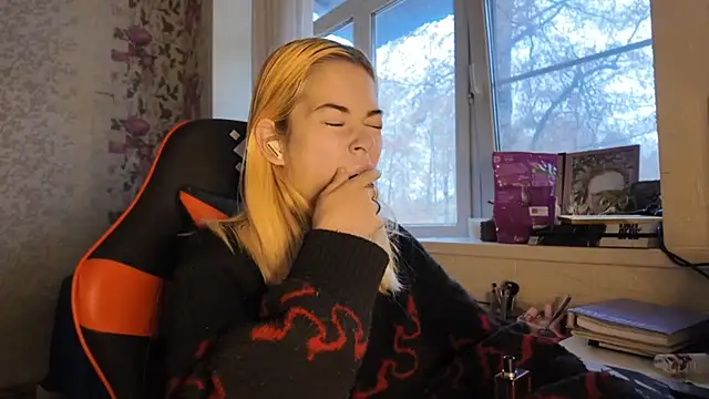 Snapshot of Witching_Moon chatting on 11-27-25, 07:32 Witching Moon online show from 11-27-25, 07:32