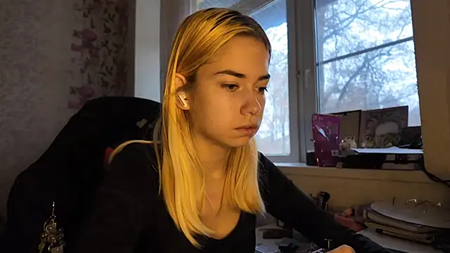 Snapshot of Witching_Moon chatting on 12-01-25, 07:35 Witching Moon online show from 12-01-25, 07:35