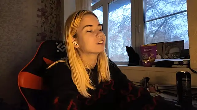 Snapshot of Witching_Moon chatting on 12-03-25, 07:05 Witching Moon online show from 12-03-25, 07:05