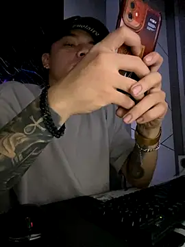 Snapshot of AlphaMasterXxx chatting on 09-09-25, 01:10 AlphaMasterXxx online show from 09-09-25, 01:10