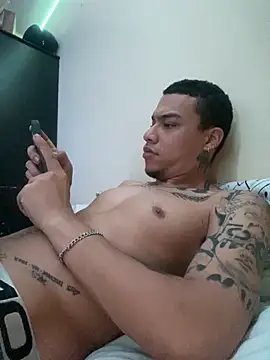 Snapshot of AlphaMasterXxx chatting on 09-17-25, 01:02 AlphaMasterXxx online show from 09-17-25, 01:02