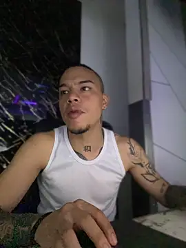 Snapshot of AlphaMasterXxx chatting on 09-26-25, 10:25 AlphaMasterXxx online show from 09-26-25, 10:25