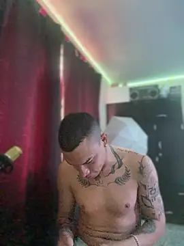 Snapshot of AlphaMasterXxx chatting on 09-30-25, 02:11 AlphaMasterXxx online show from 09-30-25, 02:11