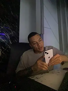 Snapshot of AlphaMasterXxx chatting on 10-01-25, 02:17 AlphaMasterXxx online show from 10-01-25, 02:17