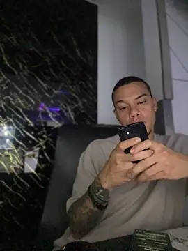 Snapshot of AlphaMasterXxx chatting on 10-10-25, 09:36 AlphaMasterXxx online show from 10-10-25, 09:36