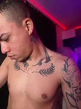 Snapshot of AlphaMasterXxx chatting on 10-23-25, 12:43 AlphaMasterXxx online show from 10-23-25, 12:43