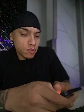 Snapshot of AlphaMasterXxx chatting on 10-25-25, 06:43 AlphaMasterXxx online show from 10-25-25, 06:43