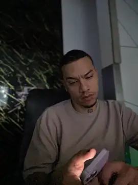 Snapshot of AlphaMasterXxx chatting on 11-06-25, 06:36 AlphaMasterXxx online show from 11-06-25, 06:36