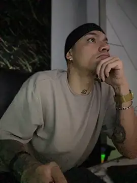 Snapshot of AlphaMasterXxx chatting on 11-09-25, 07:06 AlphaMasterXxx online show from 11-09-25, 07:06