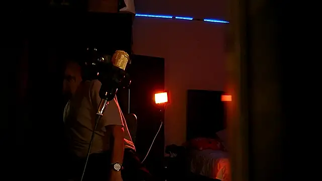 Snapshot of AlphaMasterXxx chatting on 11-18-25, 08:24 AlphaMasterXxx online show from 11-18-25, 08:24