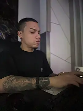 Snapshot of AlphaMasterXxx chatting on 11-28-25, 11:46 AlphaMasterXxx online show from 11-28-25, 11:46