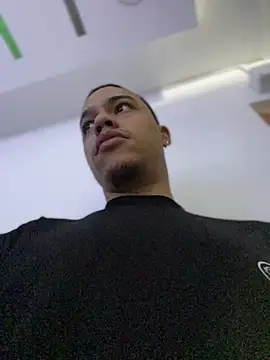 Snapshot of AlphaMasterXxx chatting on 11-30-25, 01:04 AlphaMasterXxx online show from 11-30-25, 01:04