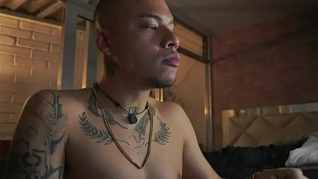 Snapshot of AlphaMasterXxx chatting on 05-10-26, 12:49 AlphaMasterXxx online show from 05-10-26, 12:49