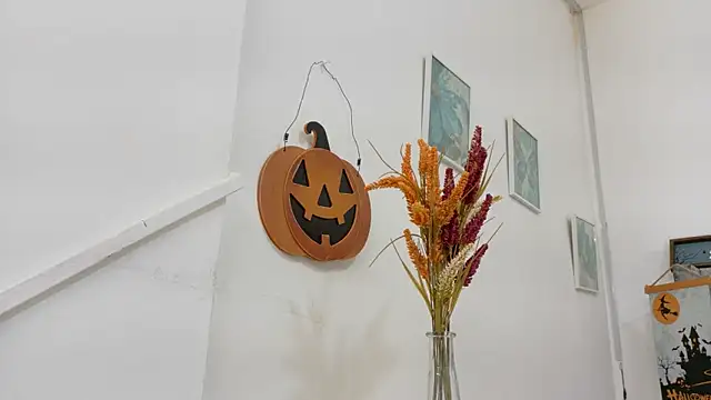 Lizbeth Rouse online show from 10-31-25, 11:33