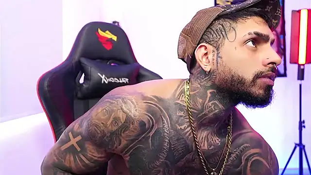 Snapshot of logan_hugh8 chatting on 11-17-25, 07:30 logan hugh8 online show from 11-17-25, 07:30