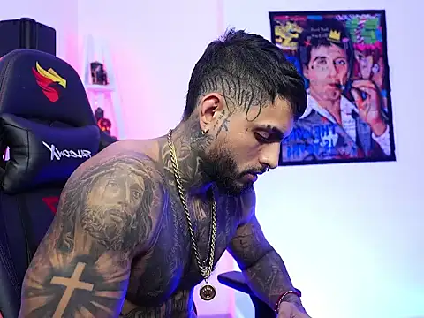 Snapshot of logan_hugh8 chatting on 11-25-25, 01:16 logan hugh8 online show from 11-25-25, 01:16