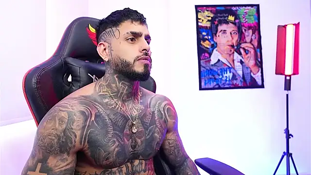 Snapshot of logan_hugh8 chatting on 12-22-25, 02:47 logan hugh8 online show from 12-22-25, 02:47