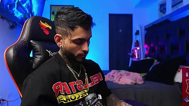 Snapshot of logan_hugh8 chatting on 01-15-26, 09:36 logan hugh8 online show from 01-15-26, 09:36