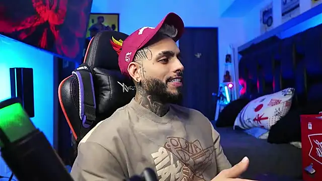 Snapshot of logan_hugh8 chatting on 02-05-26, 09:14 logan hugh8 online show from 02-05-26, 09:14