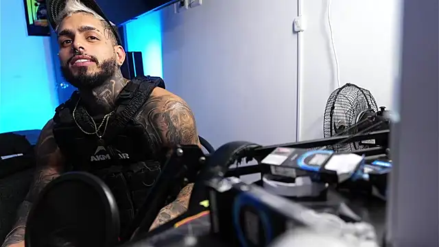 Snapshot of logan_hugh8 chatting on 02-18-26, 04:30 logan hugh8 online show from 02-18-26, 04:30