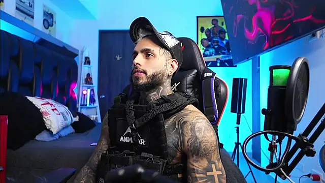 Snapshot of logan_hugh8 chatting on 02-20-26, 11:38 logan hugh8 online show from 02-20-26, 11:38