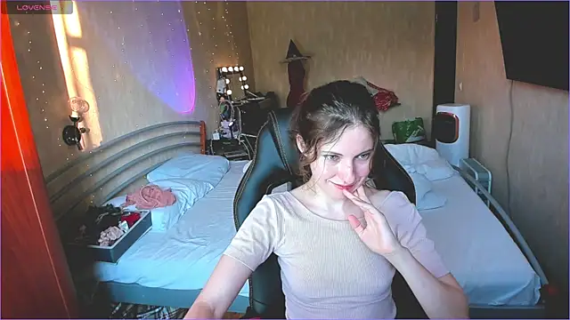 Agata in Wonderland online show from 09-16-25, 01:56