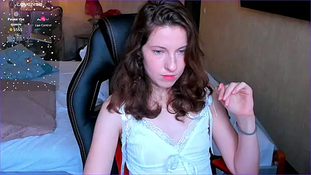 Agata in Wonderland online show from 11-06-25, 11:11