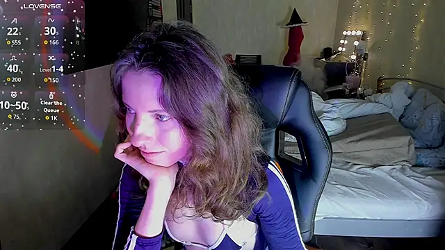 Agata in Wonderland online show from 11-11-25, 01:44