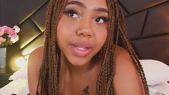 Snapshot of AngelaRoberts chatting on 09-27-25, 04:45 AngelaRoberts online show from 09-27-25, 04:45