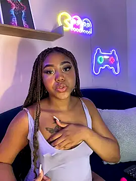 Snapshot of AngelaRoberts chatting on 09-28-25, 04:56 AngelaRoberts online show from 09-28-25, 04:56