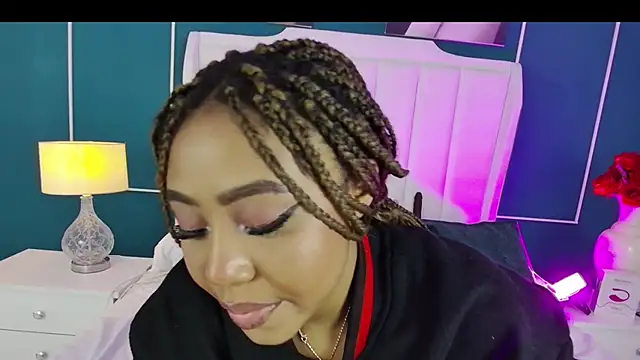 Snapshot of AngelaRoberts chatting on 10-14-25, 03:29 AngelaRoberts online show from 10-14-25, 03:29