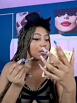 Snapshot of AngelaRoberts chatting on 10-16-25, 04:24 AngelaRoberts online show from 10-16-25, 04:24