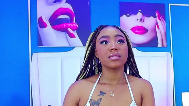 Snapshot of AngelaRoberts chatting on 11-03-25, 04:25 AngelaRoberts online show from 11-03-25, 04:25