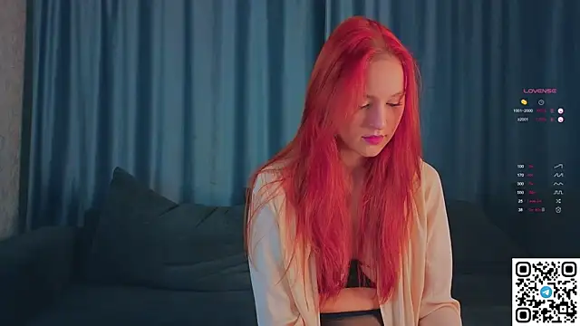 Snapshot of GildedKitten chatting on 10-10-25, 06:29 GildedKitten online show from 10-10-25, 06:29