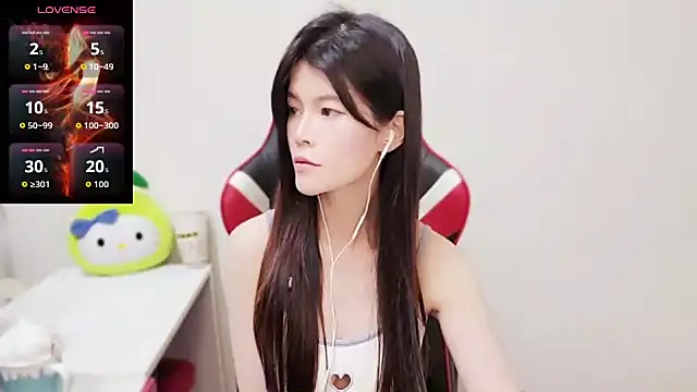 Snapshot of Alina10932 chatting on 09-09-25, 06:46 Alina10932 online show from 09-09-25, 06:46