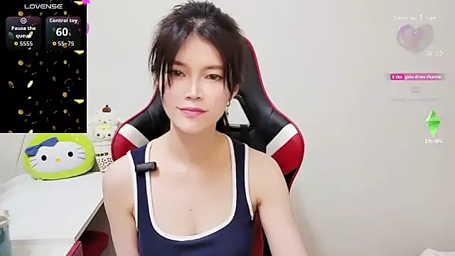 Snapshot of Alina10932 chatting on 09-19-25, 07:10 Alina10932 online show from 09-19-25, 07:10