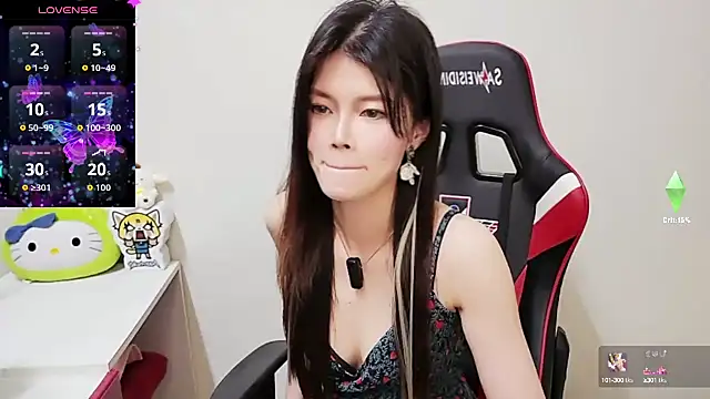 Snapshot of Alina10932 chatting on 10-07-25, 07:38 Alina10932 online show from 10-07-25, 07:38