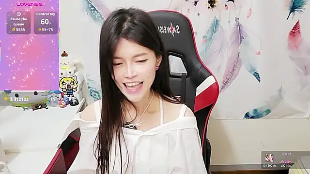 Snapshot of Alina10932 chatting on 11-21-25, 09:41 Alina10932 online show from 11-21-25, 09:41