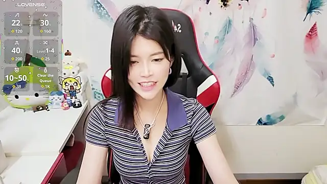 Snapshot of Alina10932 chatting on 11-24-25, 09:20 Alina10932 online show from 11-24-25, 09:20