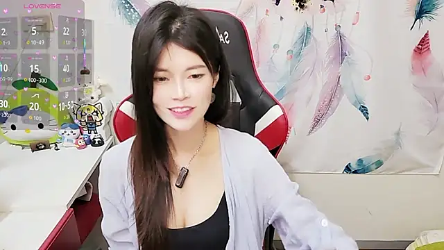 Snapshot of Alina10932 chatting on 11-25-25, 09:20 Alina10932 online show from 11-25-25, 09:20