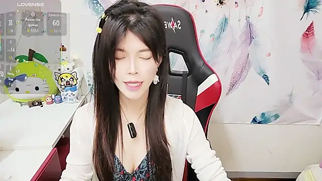 Snapshot of Alina10932 chatting on 12-05-25, 09:29 Alina10932 online show from 12-05-25, 09:29