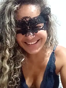 RaphinhaSanches online show from 10-04-25, 02:37