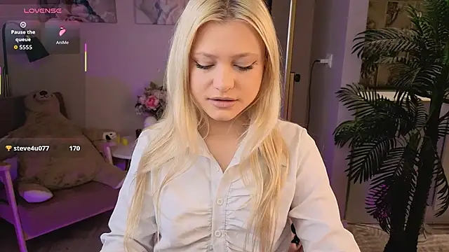 Millie Vanillies online show from 10-03-25, 01:41