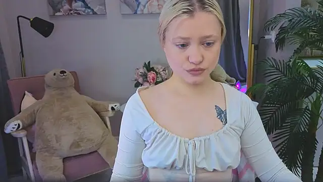 Millie Vanillies online show from 10-12-25, 03:22